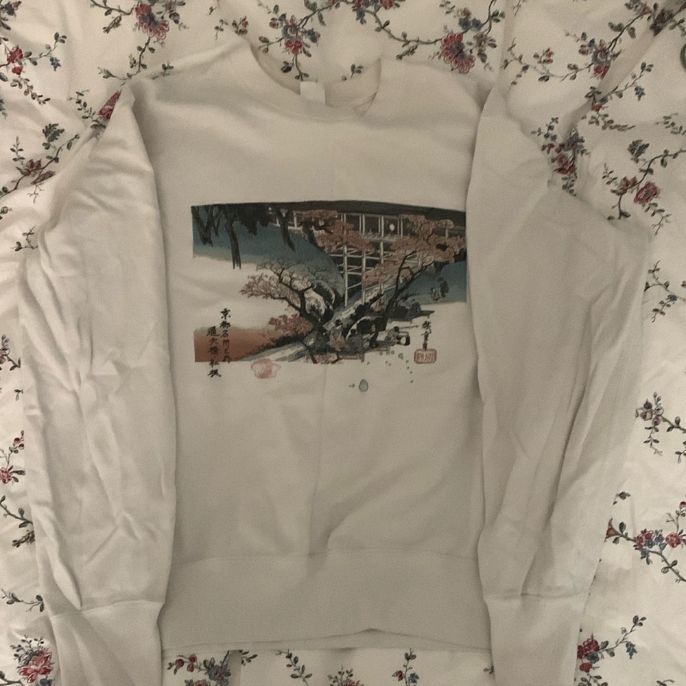 UNIQLO ukiyo-e sweater white